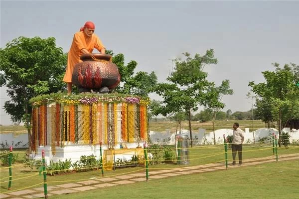 Mumbai to Shirdi Tour Package with Hotel and Transport